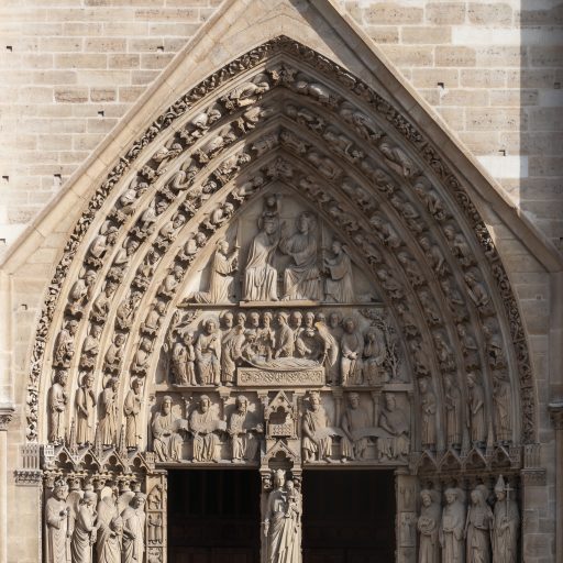Imagen del pórtico de Santa Ana en la fachada de la Catedral de Notre Dame